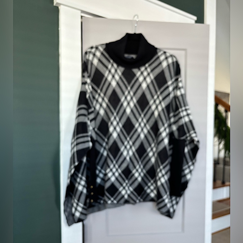 Women Black White Size S/M Turtleneck Dolman Top